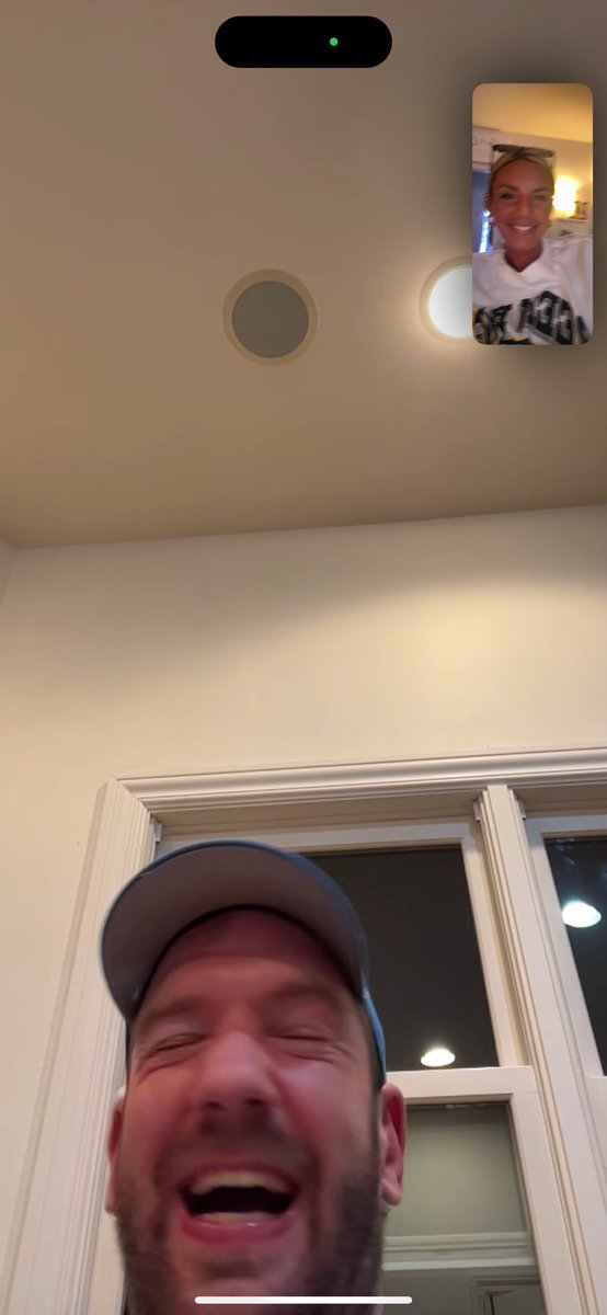 Annie Agar tweet media