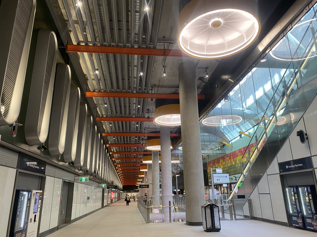sueytweets's tweet image. Parkville train station. It’s massive!

Bought my first apartment here many moons ago but over near the giant cheese stick

 #Melbourne