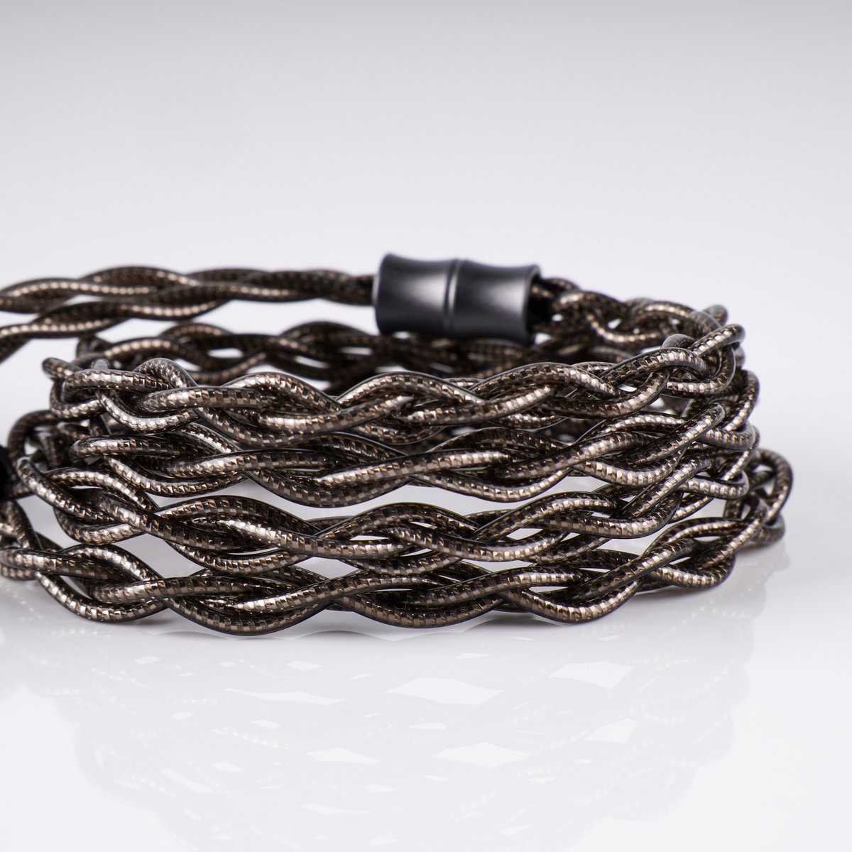 NiceHCK_Audio's tweet image. 【DuskSky、タイムセール開催中】🎊🎊🎊
通常価格6020円➡️セール価格3971円（34%OFF）
amazon.co.jp/dp/B0DFPRFC8Q

🌟6N純銀が入った導体
🌟低音域はある程度の残響があり、ダイナミックの表現を向上
🌟解像度が高く、奥に沈み込んで反発が早く気持ちよく聞けます

#NICEHCK #Amazon  #拡散希望