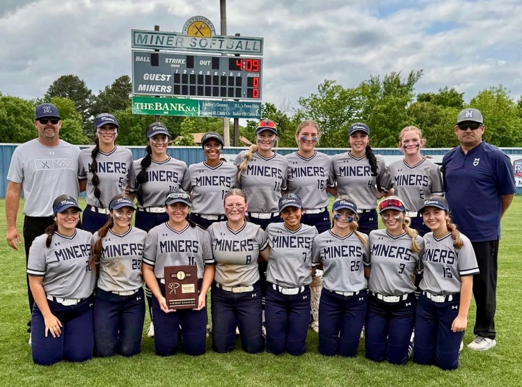 HTownMiners's tweet photo. Congratulations Lady Miners Class 4A District Champs https://t.co/ioZXeXCsOj