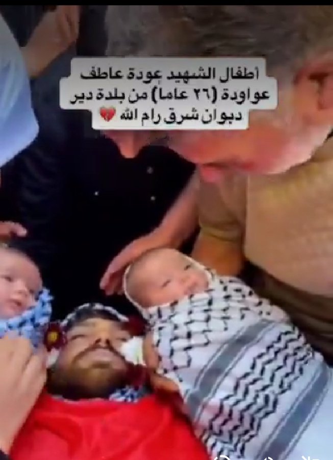 AbbasidQueen62's tweet image. What kind of world is this? Where children take their first breaths only to witness their father's funeral. These innocent eyes are crying out for justice.💔

#FreePalestine #Gaza #Humanity #JusticeForPalestine