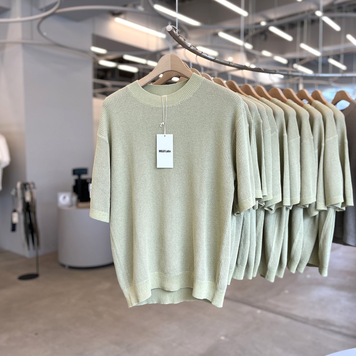 MUJI Labo』より、さらりとした肌触りが特長の『和紙混半袖クルー