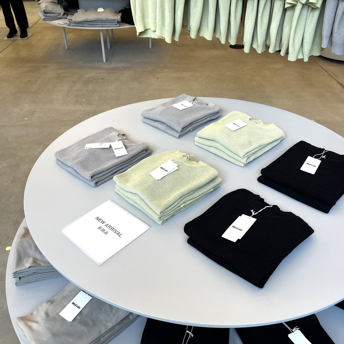 MUJI Labo』より、さらりとした肌触りが特長の『和紙混半袖クルー