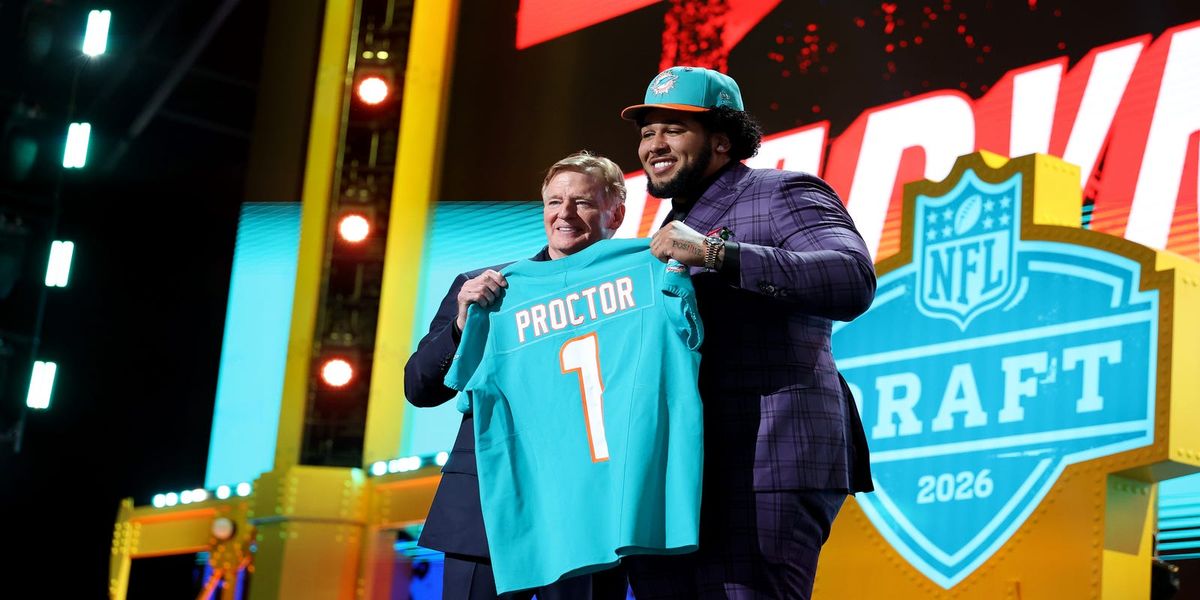 thedolphinswire's tweet photo. Dolphins select OT Kadyn Proctor: Instant analysis of Miami's top pick

📸 Emilee Chinn, Getty Images https://t.co/3p1vFHp5nN https://t.co/Bi0EDMFTVF