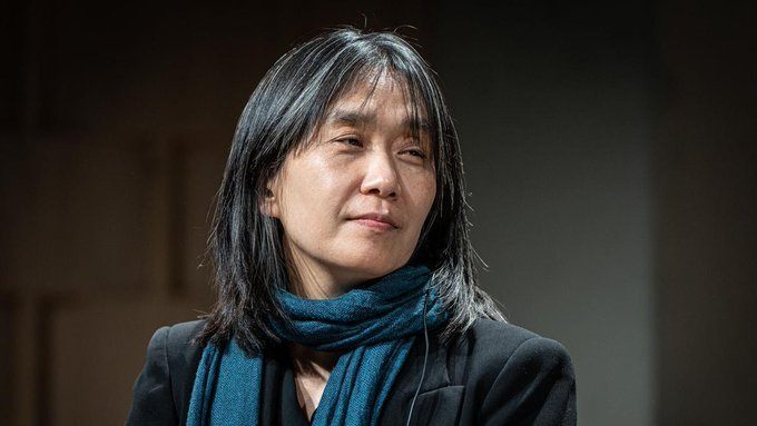 AidaBSanchez's tweet photo. "Lo que yo escribo las otras personas lo sienten como una corriente eléctrica. Estamos conectados, y eso me sorprende cada día".

#HanKang, Nobel de Literatura: "Mis fantasmas tendrían una textura muy cálida" https://t.co/4ptvGV727E  @elperiodico @Dmoranb https://t.co/3Mhu9vifeu