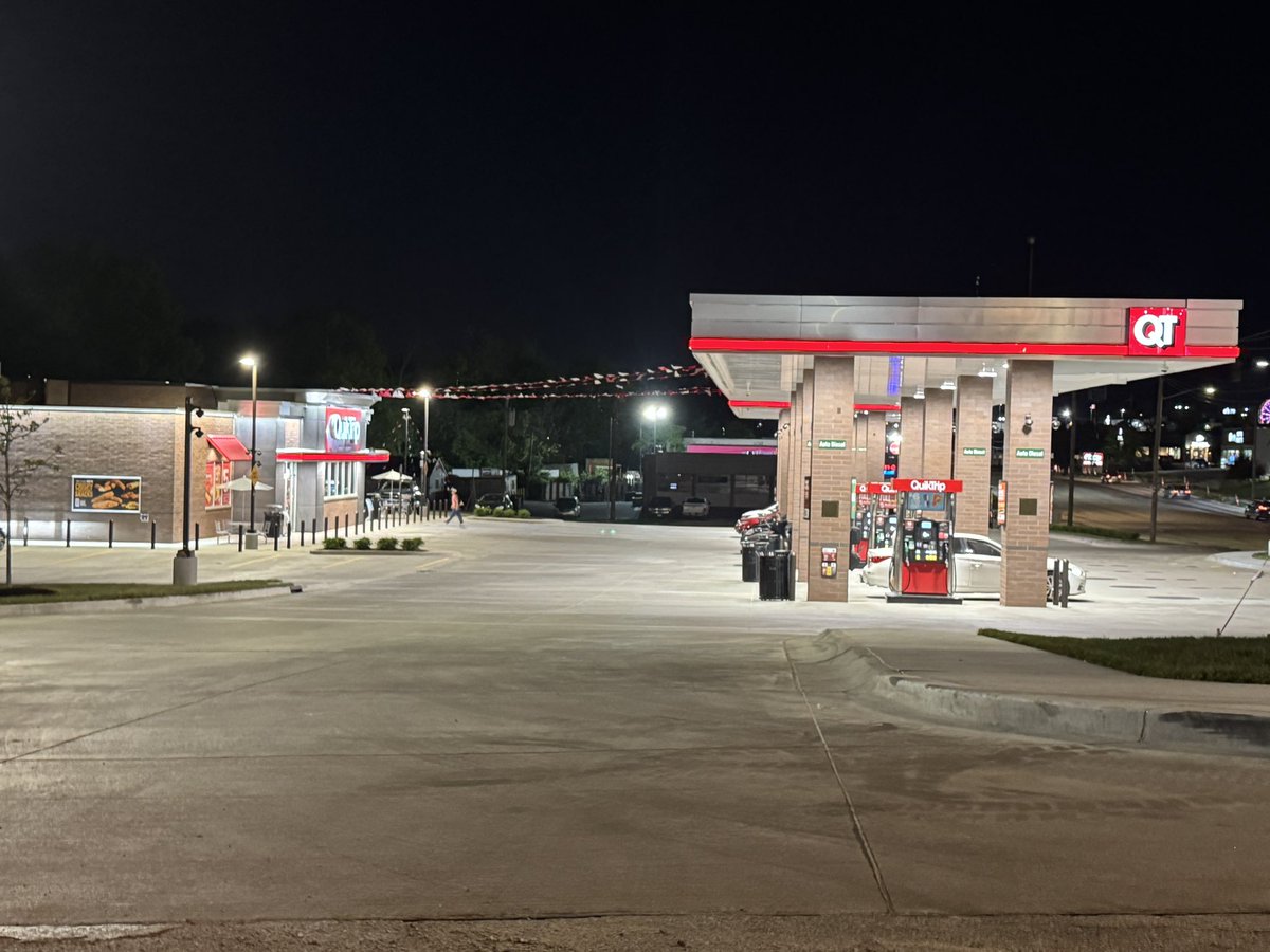 kthomas314's tweet photo. The northside of O’Fallon finally has a @QuikTrip!!!  It opened today on North Main Street (a couple blocks north of I-70).  🙌🏻  I believe this marks the 6th QT within the city limits of O’Fallon. https://t.co/DvxIrwMIS8