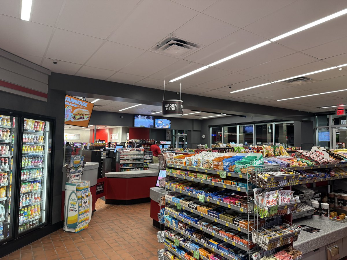kthomas314's tweet photo. The northside of O’Fallon finally has a @QuikTrip!!!  It opened today on North Main Street (a couple blocks north of I-70).  🙌🏻  I believe this marks the 6th QT within the city limits of O’Fallon. https://t.co/DvxIrwMIS8