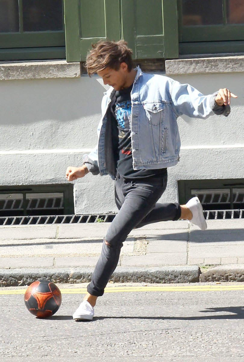 One of the best photos ever taken of all time argue w the wall, haters