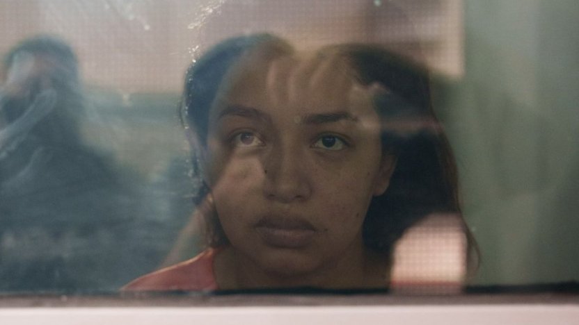 Yo mirando el anuncio del asadero que dice se solicita despresador: