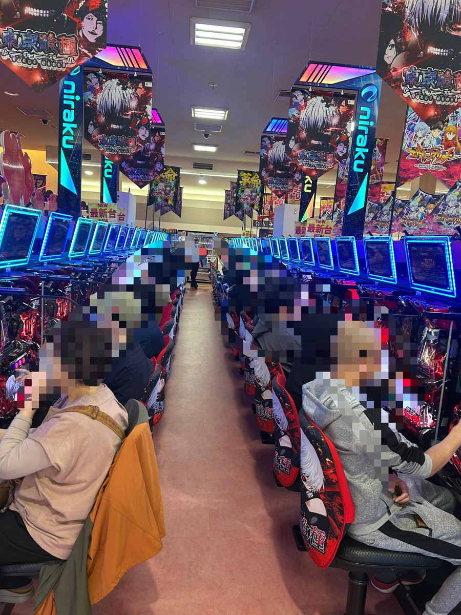 oshimai_choco's tweet photo. 早くも店内満席の機種が続々！

朝イチから
新台スマスロミリオンゴッド🈵
東京喰種🈵
甲鉄城のカバネリ海門決戦🈵
北斗の拳転生の章2🈵

この後も注目♡

 #PR
 #ニラク郡山荒井 https://t.co/3XuPhT6Jn2