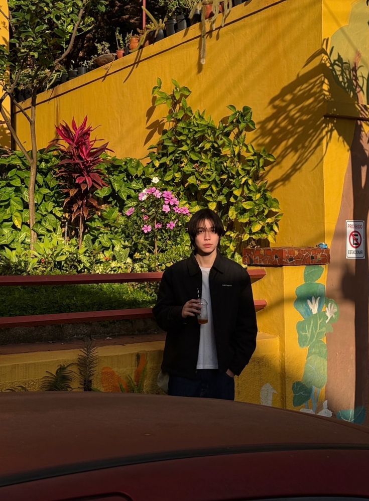 HOURLY FIRST tweet media