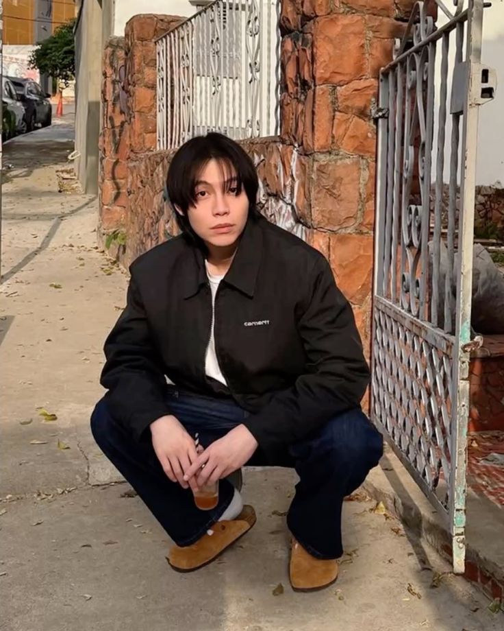 HOURLY FIRST tweet media