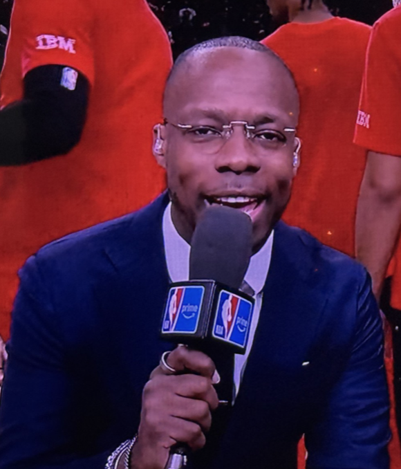 MajorCelebrity's tweet image. #NBAPlayoffs I never heard #playbyplay guy @Grady before last week. And he's good. But he needs to stop saying “sot” for “shot!” I thought it was by accident the first time I heard it, but he says it wrong every time, which is frequently. The word begins with “sh,” not just “s.”