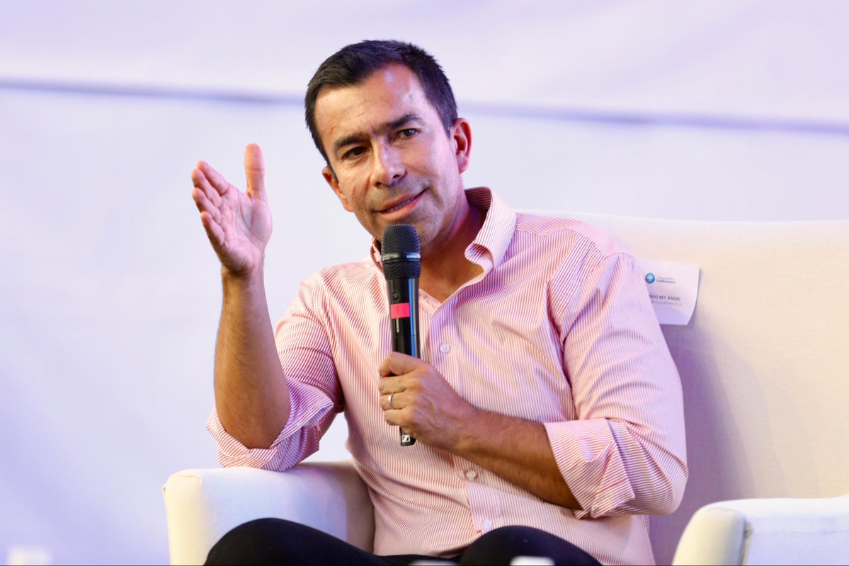 “Cundinamarca se lee desde las aulas” fue el nombre del foro que se adelantó en el marco de la Feria Internacional del Libro de Bogotá. Junto a docentes y expertos en letras, dialogamos sobre la importancia de la lectura, especialmente en zonas de ruralidad dispersa.

Una de las