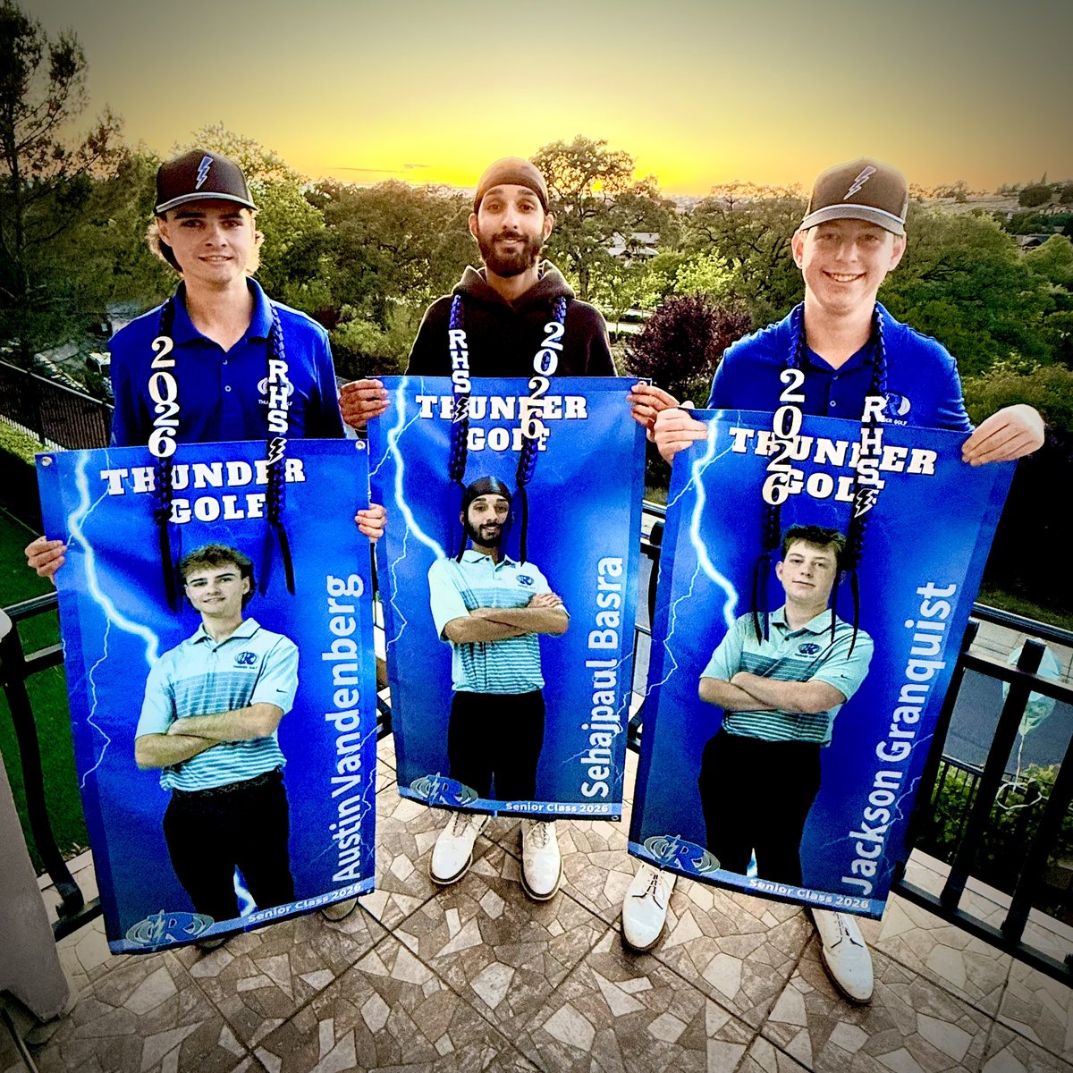 rhsthundergolf's tweet photo. Varsity Thunder golf celebrated senior day w/ a 192-206 home win over Whitney at Whitney Oaks. Rocklin led by seniors Paul (36) &amp; Austin (38), plus a 37 by sophomore Curtis. 

Congrats to Austin, Paul, &amp; Jackson. Good luck the rest of the season (@ Davis, SFL2, &amp; playoffs). ⚡️ https://t.co/IPb7aIae1g