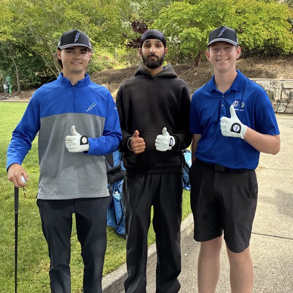 rhsthundergolf's tweet photo. Varsity Thunder golf celebrated senior day w/ a 192-206 home win over Whitney at Whitney Oaks. Rocklin led by seniors Paul (36) &amp; Austin (38), plus a 37 by sophomore Curtis. 

Congrats to Austin, Paul, &amp; Jackson. Good luck the rest of the season (@ Davis, SFL2, &amp; playoffs). ⚡️ https://t.co/IPb7aIae1g