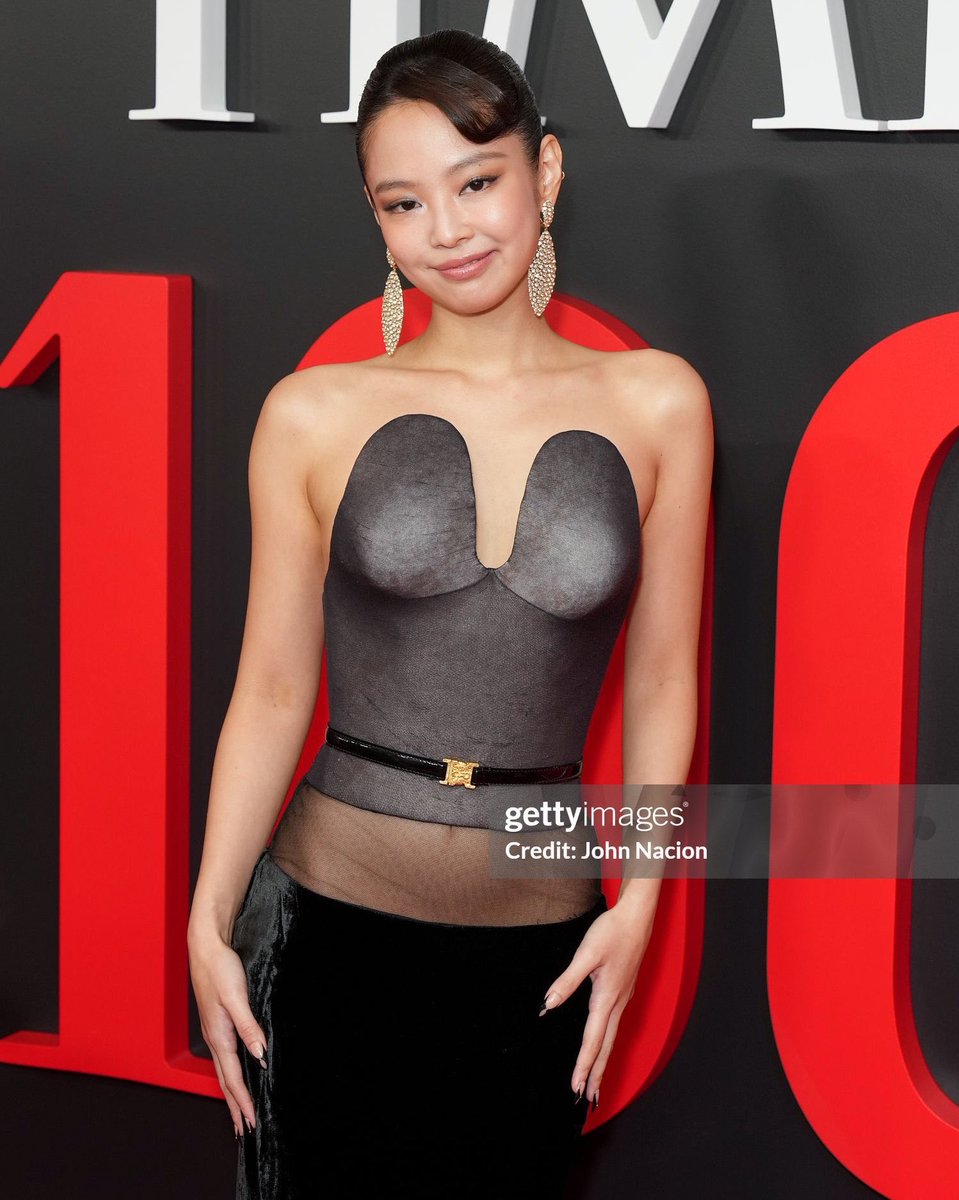 bpupdate_4's tweet photo. Jennie at time 100 
#jennie #jenniextime100 https://t.co/n0vHSSKz5o