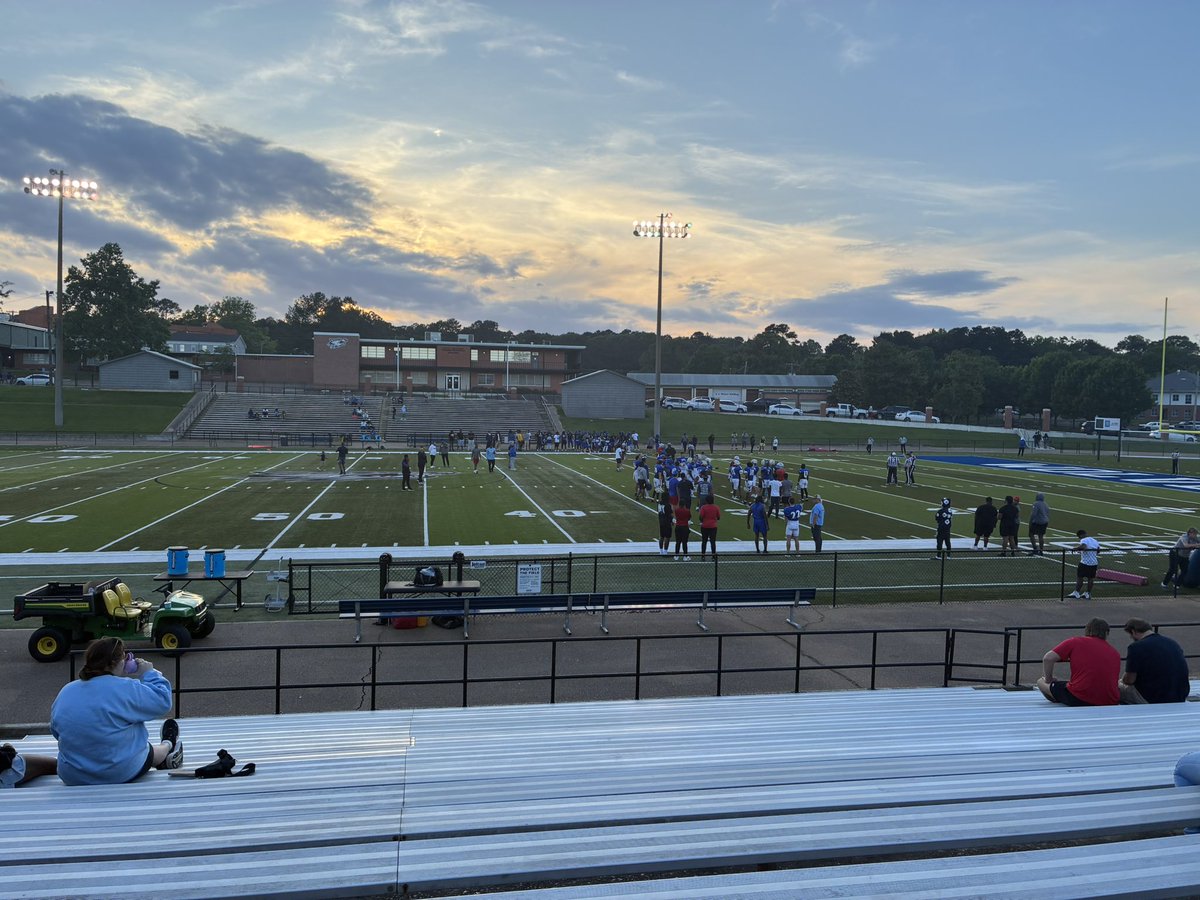 Jwt2009's tweet photo. Had a great time at Co-Lin’s spring football game. Absolutely loved the atmosphere and I cannot wait to see more coach! Thank you for inviting me out! @coachfleming17 https://t.co/xZrnnJzaEO
