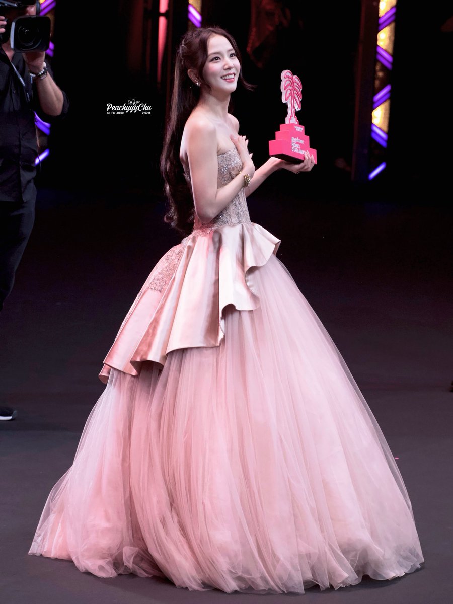 PeachyyyChu tweet media