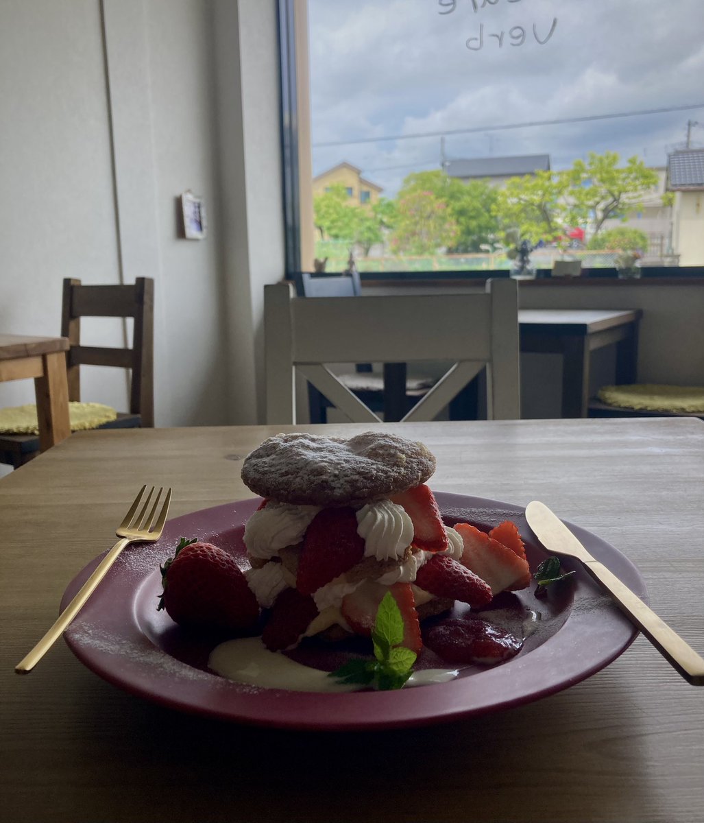 verb_cakecafe's tweet image. いつもありがとうございます❥⃝
ご予約制デザート「苺ミルフィーユ」
４／28（火）
 若干名さま ご予約受付中です♡︎ᵎᵎᵎ
 HPよりご予約くださいෆ  ̖́- cafeverb.com
 #ミルフィーユ #cafe #coffee