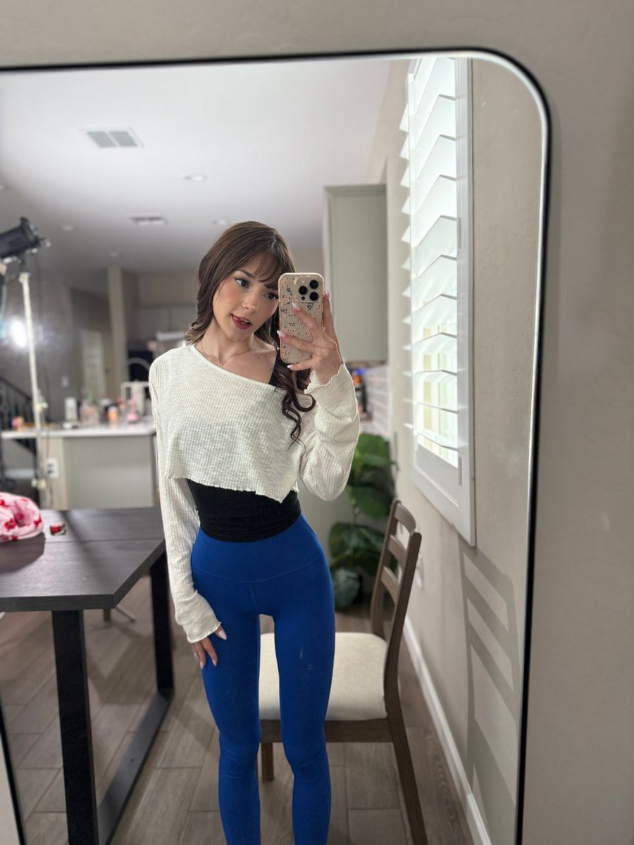 katrina_foxy's tweet photo. feeling very lover girl today 🥰 https://t.co/mUNT8idgEI