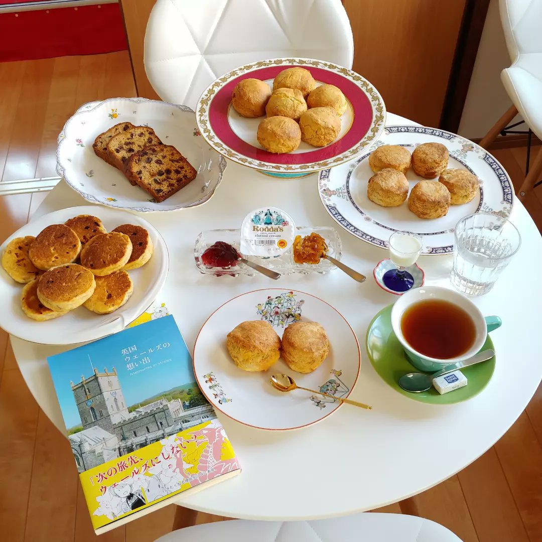 polka_kokla's tweet photo. 北九州市小倉北区のカフェ ポルカです。
明日4/25(土)から同人誌/ZINE即売会“ #ヴンダージン2 ”がスタート！好きが嵩じて自発的に作られた興味深い個人出版本＆ハンドメイド雑貨の数々。そのバラエティに富む自由な表現世界をとくとご覧あれ。全て見本有り。ご購入頂くと喫茶が割引料金になります😋 https://t.co/EnGtCTueRE