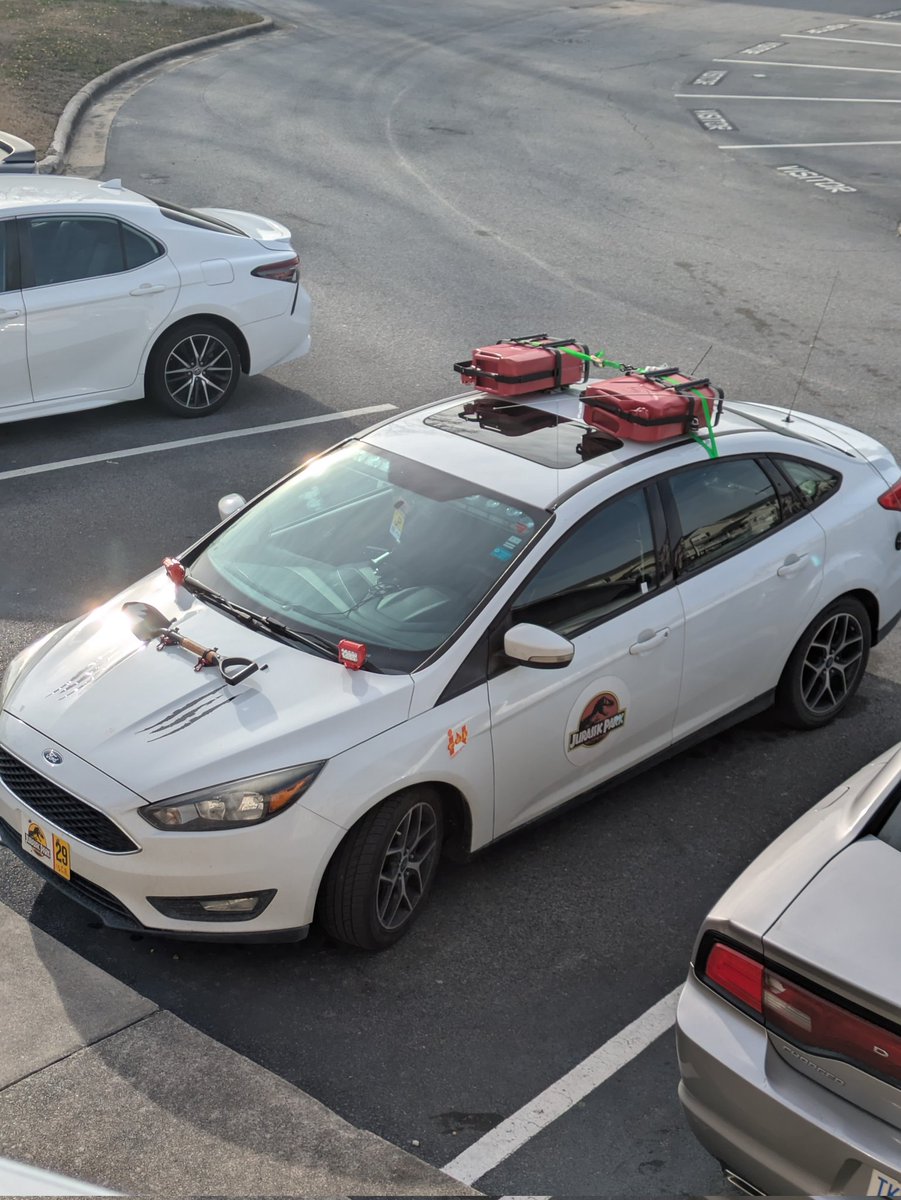 Becca3598's tweet photo. @yumprincessVT  I have a Jurassic Park car https://t.co/KtT6TrqYQC