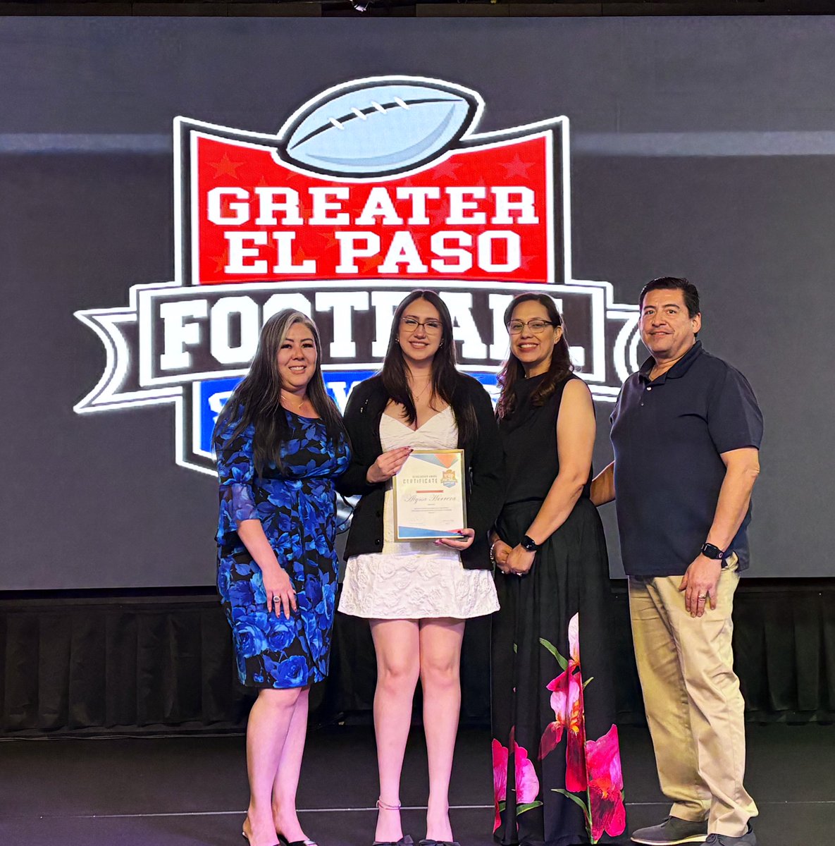 EmmaAveytia's tweet photo. Congrats to Alyssa Herrera on being a recipient of the @915Showcase Scholarship! A four-year cheerleader, who also excels in academics &amp; the arts. Your hard work and dedication have paid off. I am proud of you! 🎀🖤 https://t.co/O4ZvDd3HR7