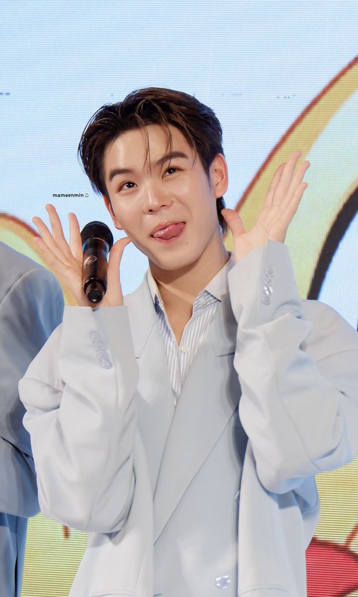 𝐦𝐨𝐳𝐚🥂 tweet media