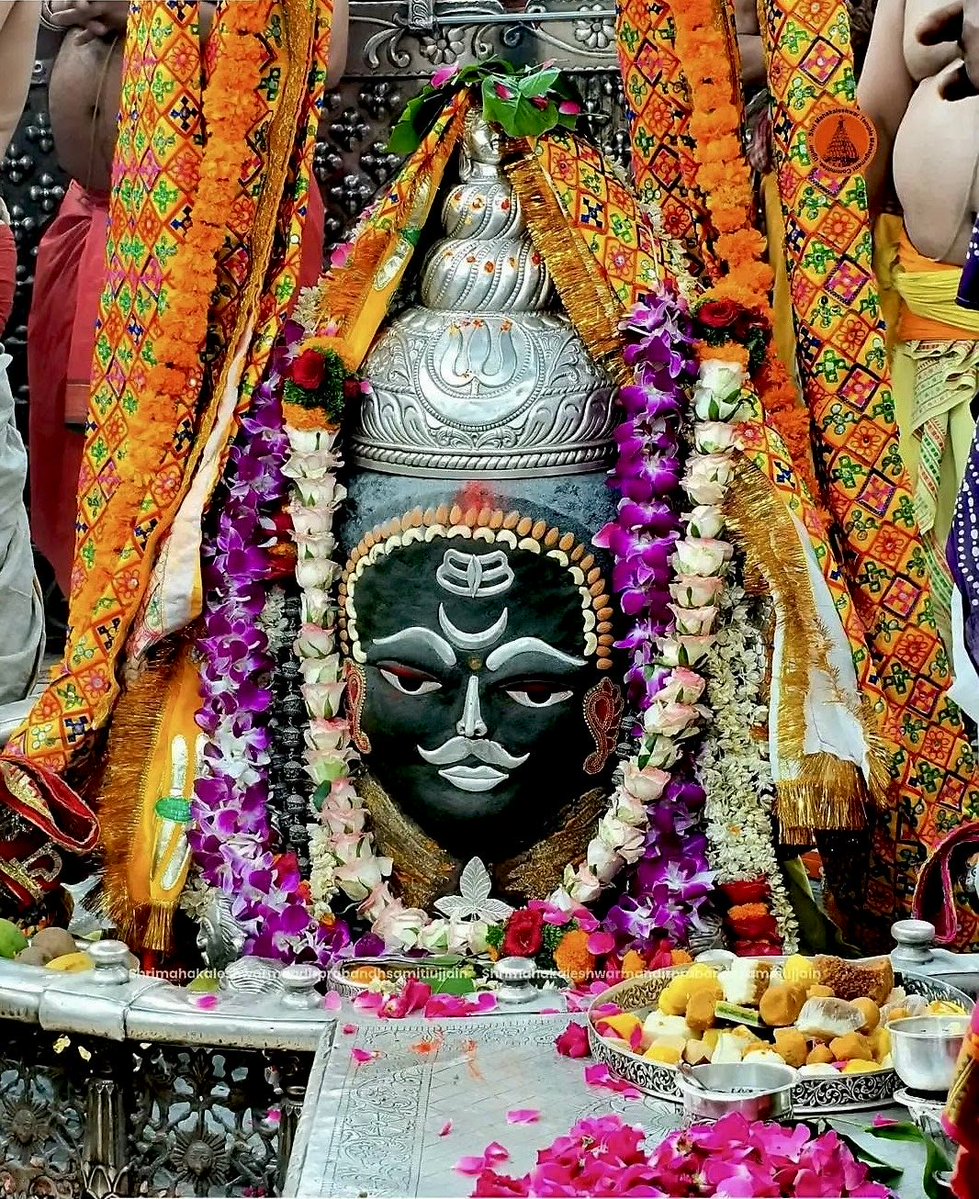 🚩ॐ📿ll #जय_श्री_महाँकाल ll📿ॐ🚩

🎪🎪स्वयंभू  अवंतिकानाथ
         राजाओंके राजा महाराजा
श्री महाँकालेश्वर राजा की
#भस्म_आरती श्रंगार के दिव्य दर्शन!!!