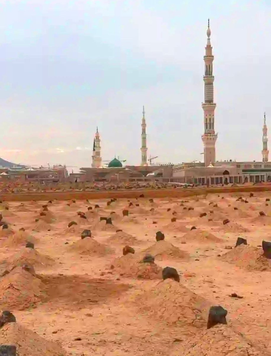 الٰہی بحق بنی فاطمہ 
برقول ایمان کنم خاتمہ 
اگر دعوتم رد کنی ور قبول
من و دست و دامان آل رسول  ﷺ