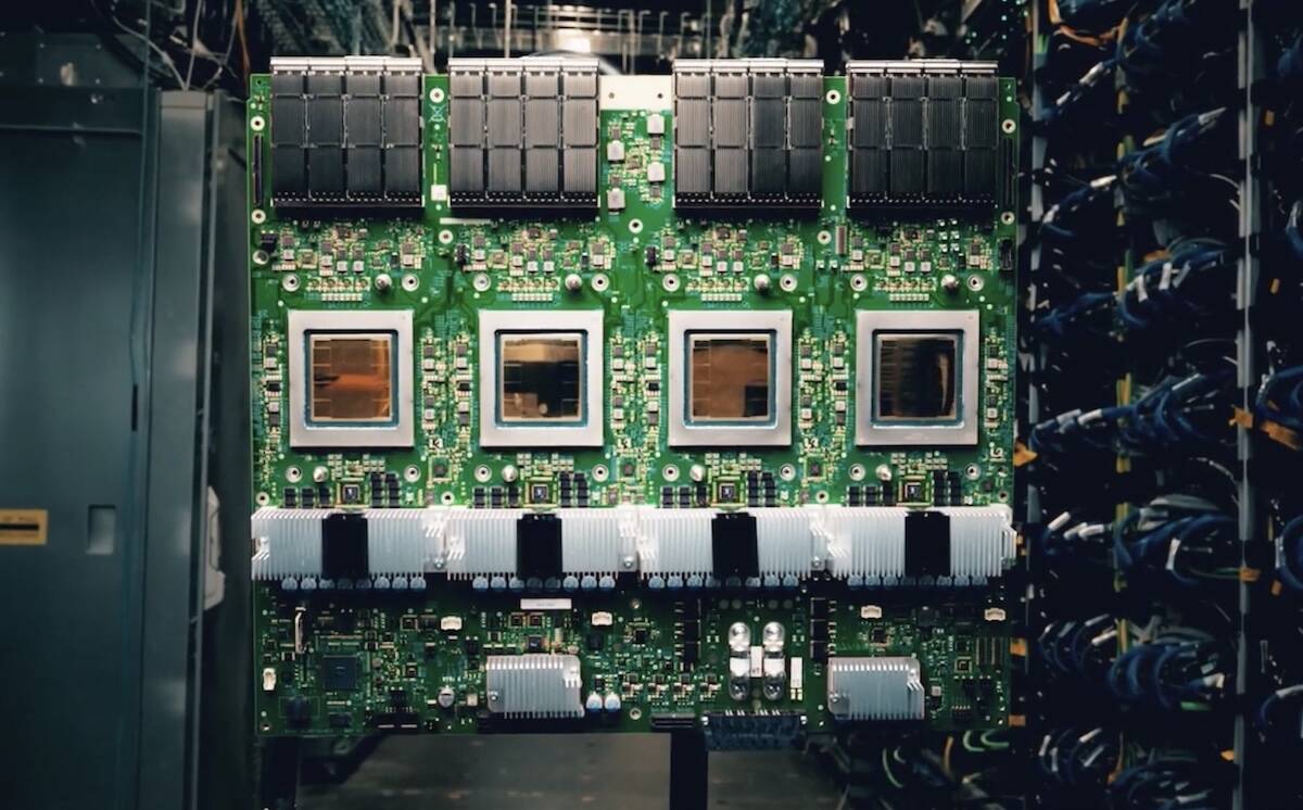 AtheerDMahir's tweet image. At Google Cloud Next, Google split its TPU 8 into the training TPU 8t and inference TPU 8i. The 8t is up to 2.8× faster and the 8i offers 80% better cost-performance for inference, with improved interconnects and Arm-based Axion CPUs. #GoogleCloud #TPU8 #AIHardware #ML
