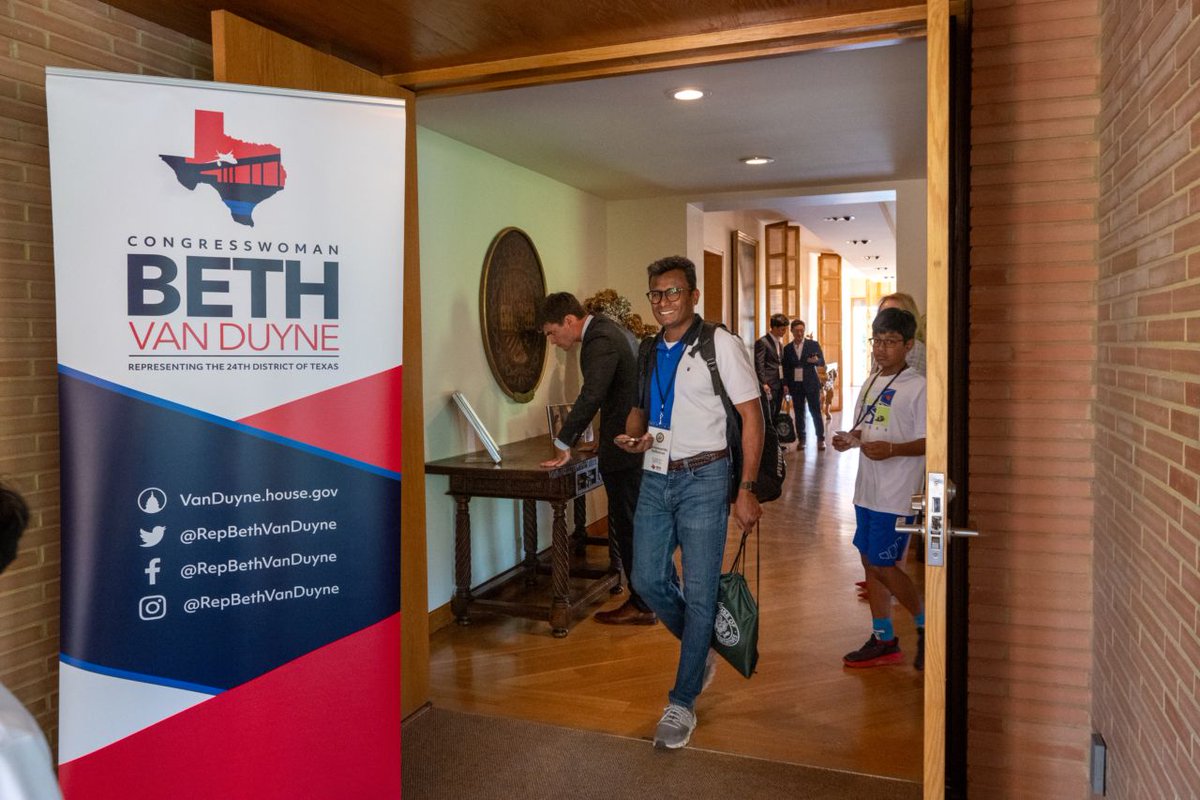 RepBethVanDuyne's tweet image. Thank you to the Spanish Ambassador for a warm welcome to the Residence for North Texas families as they got into town for our TX-24 Family Fly-In!

Everyone had a great time exploring the Residence and loved getting to try some great Spanish food! 🇪🇸
