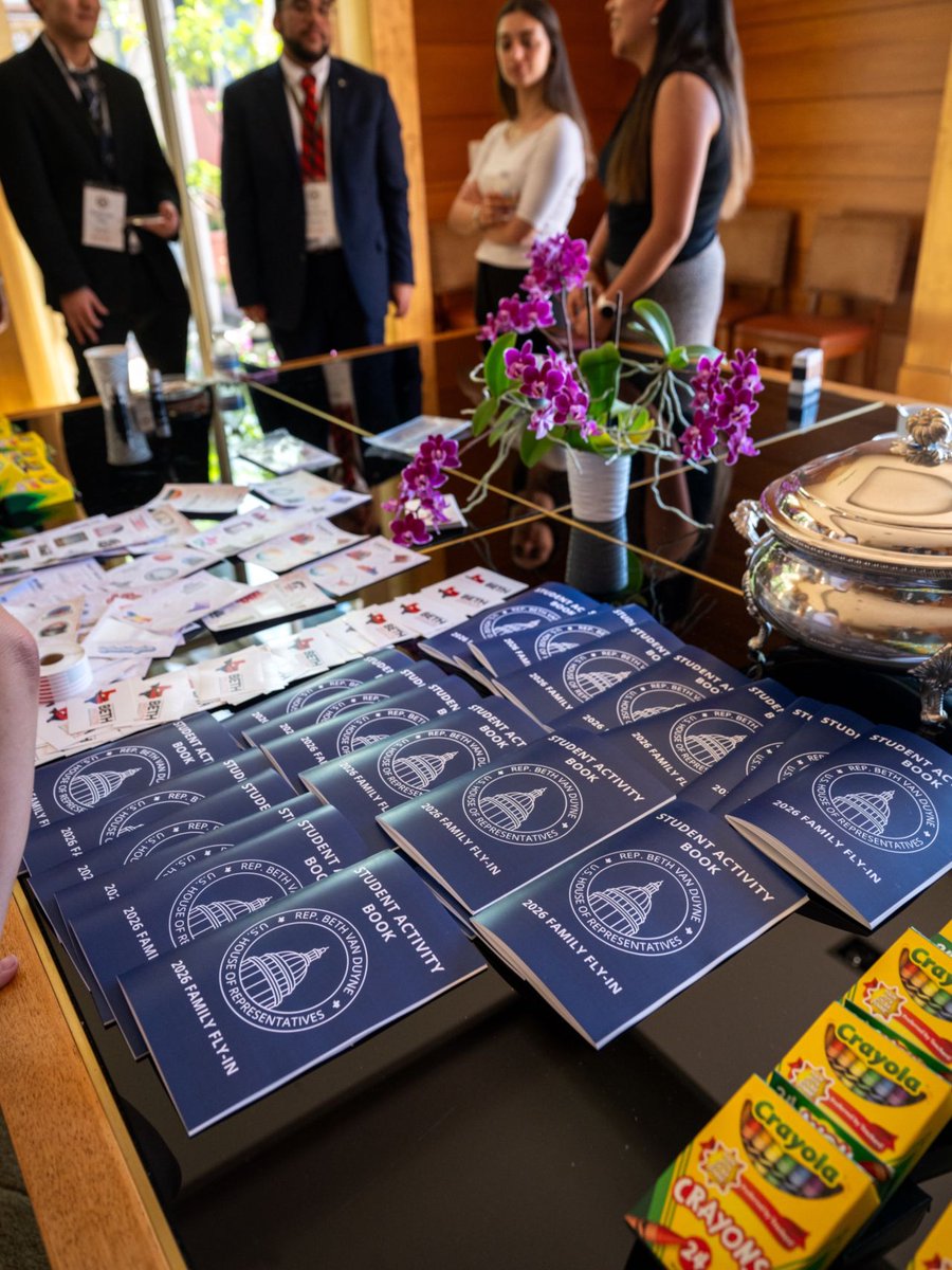 RepBethVanDuyne's tweet image. Thank you to the Spanish Ambassador for a warm welcome to the Residence for North Texas families as they got into town for our TX-24 Family Fly-In!

Everyone had a great time exploring the Residence and loved getting to try some great Spanish food! 🇪🇸