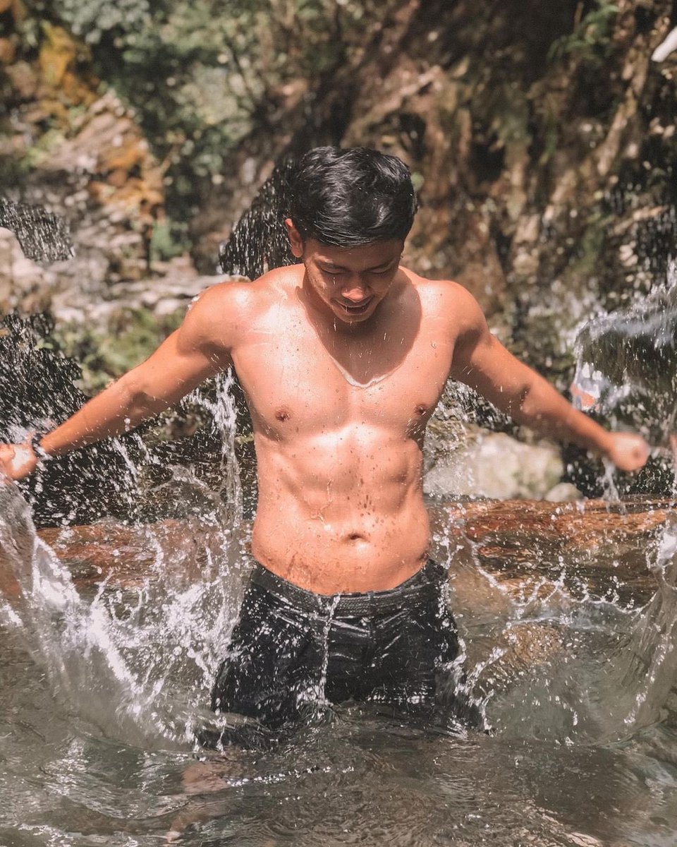 Kalo semisal gw bilang gw gym seminggu cuma 3x dan sekali gym cuma sejam, gw yakin banyak yg bakalan ga percaya