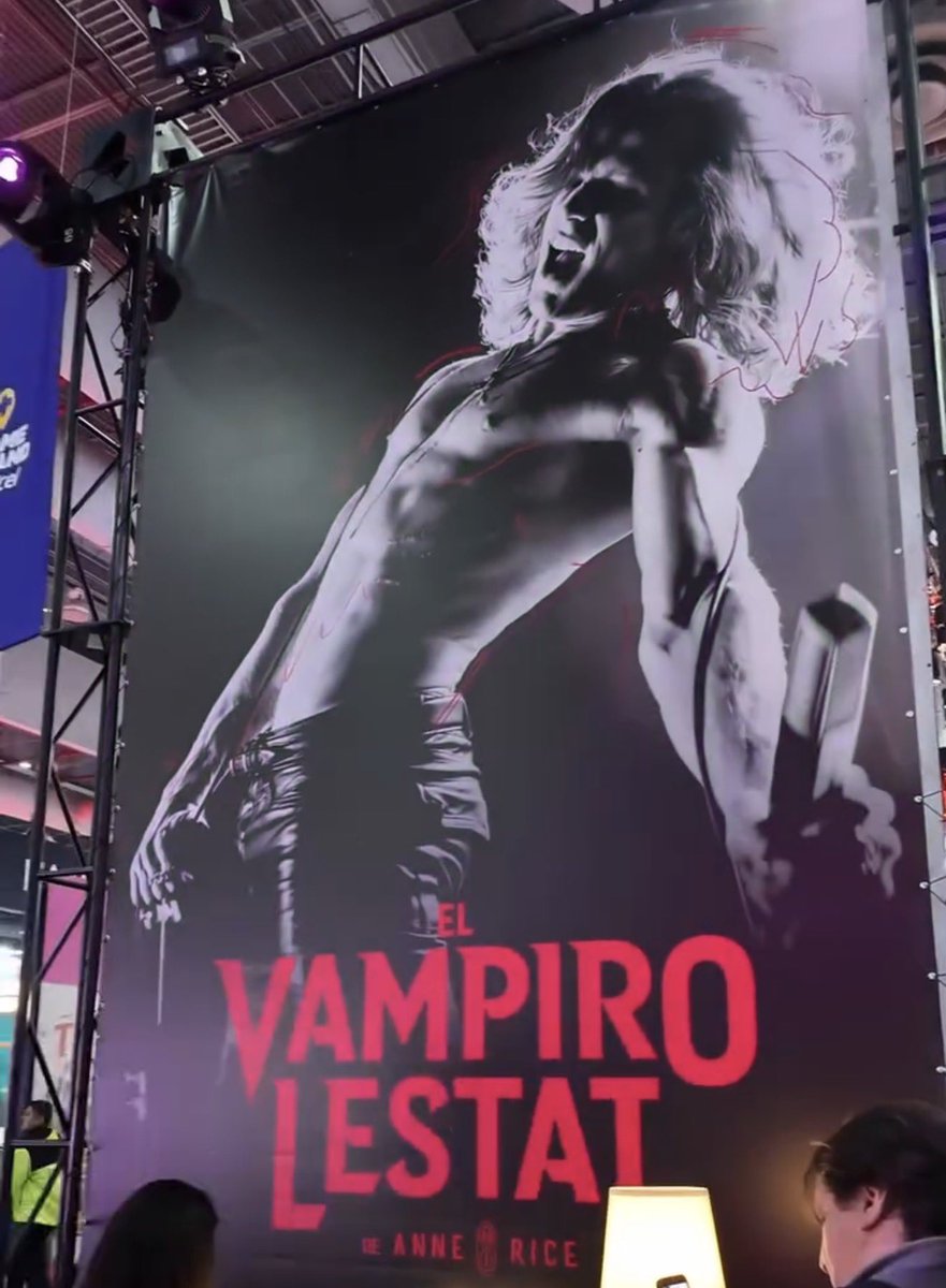 Sam Reid in a new poster for #TheVampireLestat… or rather, #ElVampiroLestat… at #CCXP Mexico! 🩸