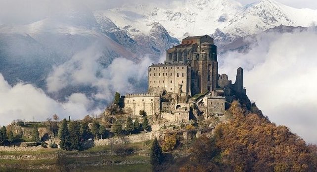 0ddette's tweet photo. The sword of Saint Michael protects all of Christendom and marks the path of the blow struck to Satan by the Archangel when he cast him down to Hell. From Skellig Michael in Ireland to Stella Maris in Haifa✨ In the 8th c. St. Michael appeared to St. Aubert bishop of Avranches… https://t.co/8USVi0FpNR