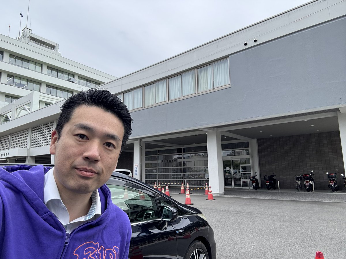 寝不足の顔ですね(笑)失礼します🙇‍♂️
市議会控室にあった荷物を全て引き取りに伺いました。予想以上に多かった💦
政治家の落選後のリアルもこれから発信してまいります！
とても前向きです^_^
#中野こうき