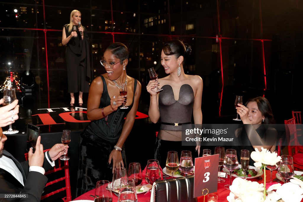 bpupdate_4's tweet photo. Jennie with other icons 
#jennie #TIME100JENNIE https://t.co/dsEassZOvX