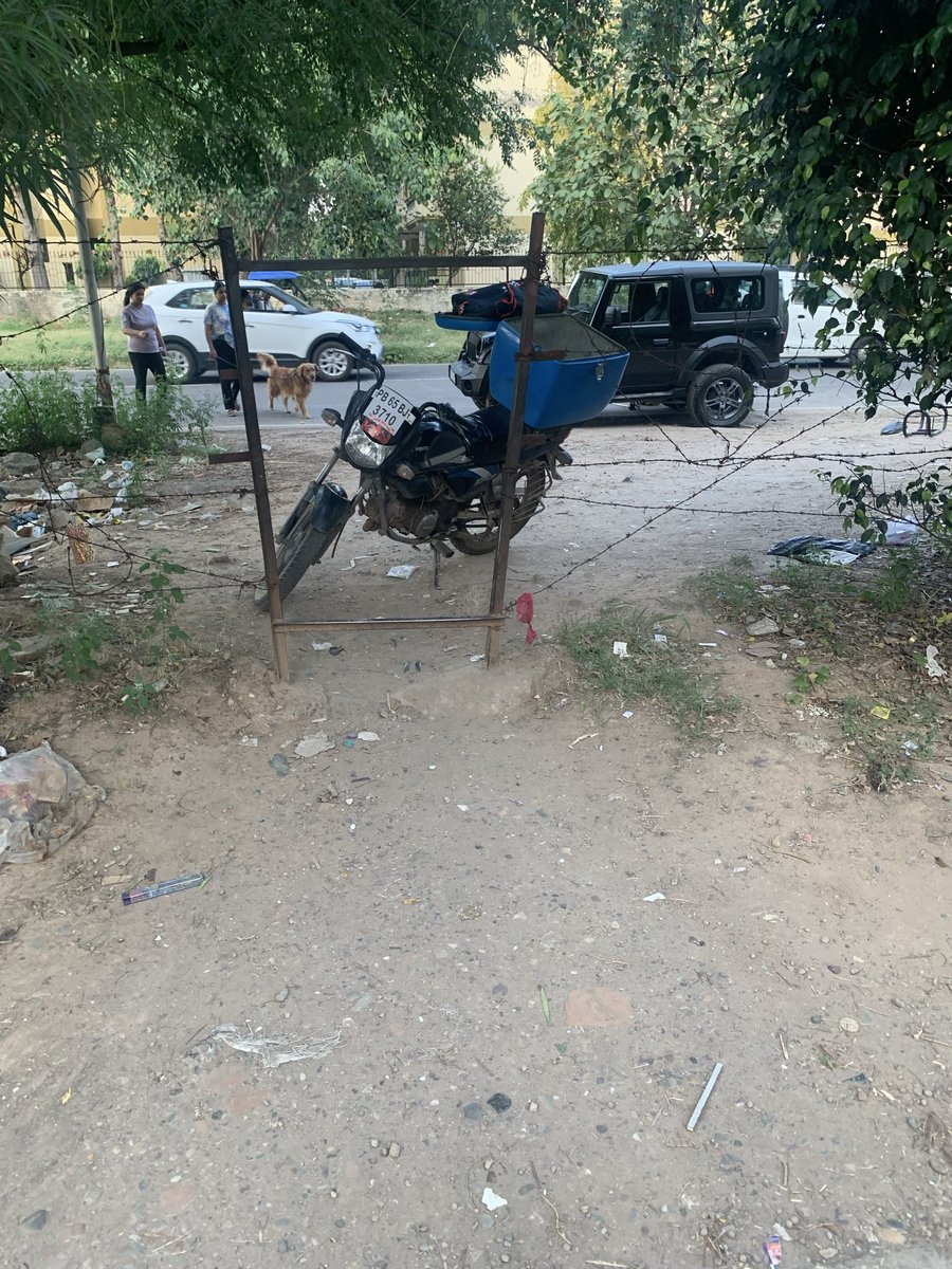 mayrmsh123's tweet image. @dominos @dominos_india 
Serious Issue no1

On my daughters bday ordered pizza, below are the details
Pizza was delivered on road, delivery boy misbehaved 
#harrasment
@consumerforum_
@nch1915 
@jagograhakjago