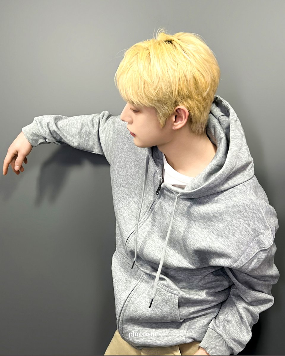 PHOTOISM BEHIND tweet media