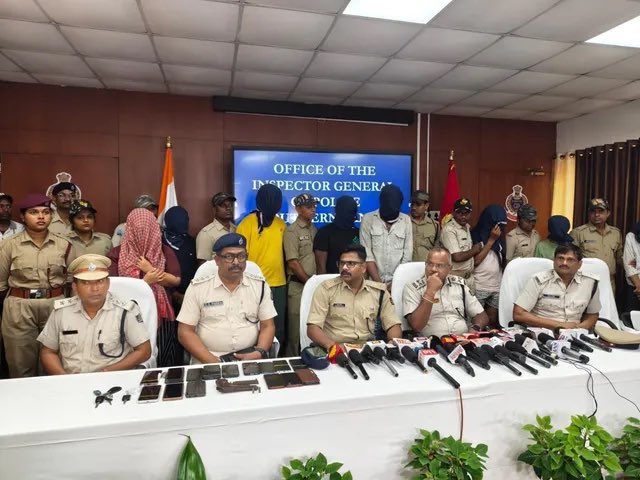 Er_Bichitra's tweet image. ସୁଧୀର ପାତ୍ର ହତ୍ୟା ମାମଲା: ଦାଦାଙ୍କୁ ହଟେଇବାକୁ ଷଡ଼ଯନ୍ତ୍ର କରିଥିଲେ ପୁତୁରା-ଝିଆରୀ.

🙏🏻ଅତ୍ୟନ୍ତ ଦୁଃଖଦ ଖବର 🙏🏻
ପୋଲିସ କୁ ଖୋଲା ଚାଲେଞ୍ଜ ଦେଇ ହତ୍ୟା 🙏🏻

#Gopalpur #OdishaCrime #BreakingNews #MurderCase #CrimeNews #PoliceInvestigation #Justice #ShockingNews