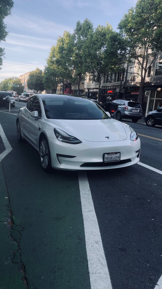 johny_wm's tweet photo. He used the bike lane as parking to dine in at Puerto Alegre on Valencia street. He had the emergency lights on for 45 mins. I called the city tow and they said they couldn't do anything. Thanks for nothing @SFMTA. Was hoping the cyclist would destroy your car. Thanks douche bag https://t.co/JoOQkpmVD4