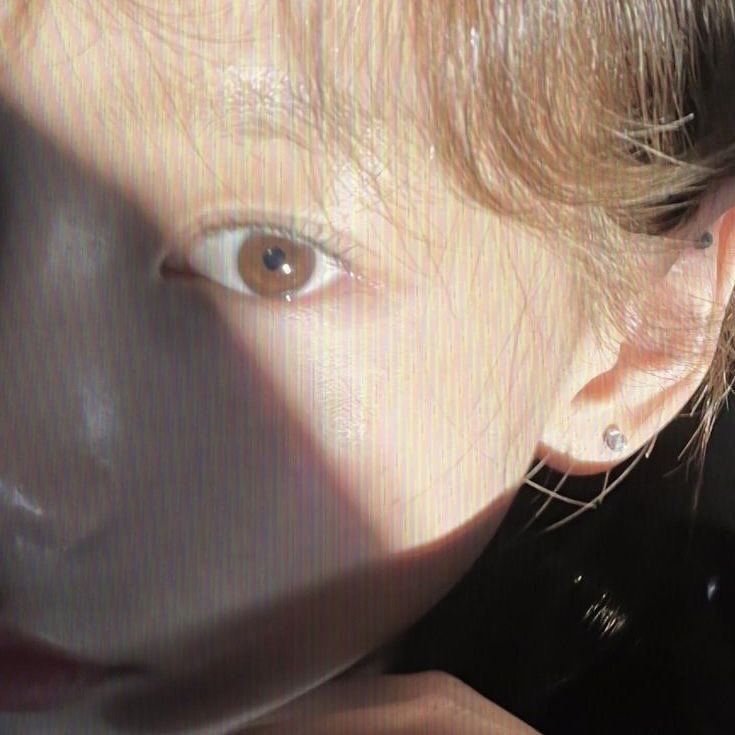 taeyeon has the most beautiful brown eyes, especially when the sun shines on them