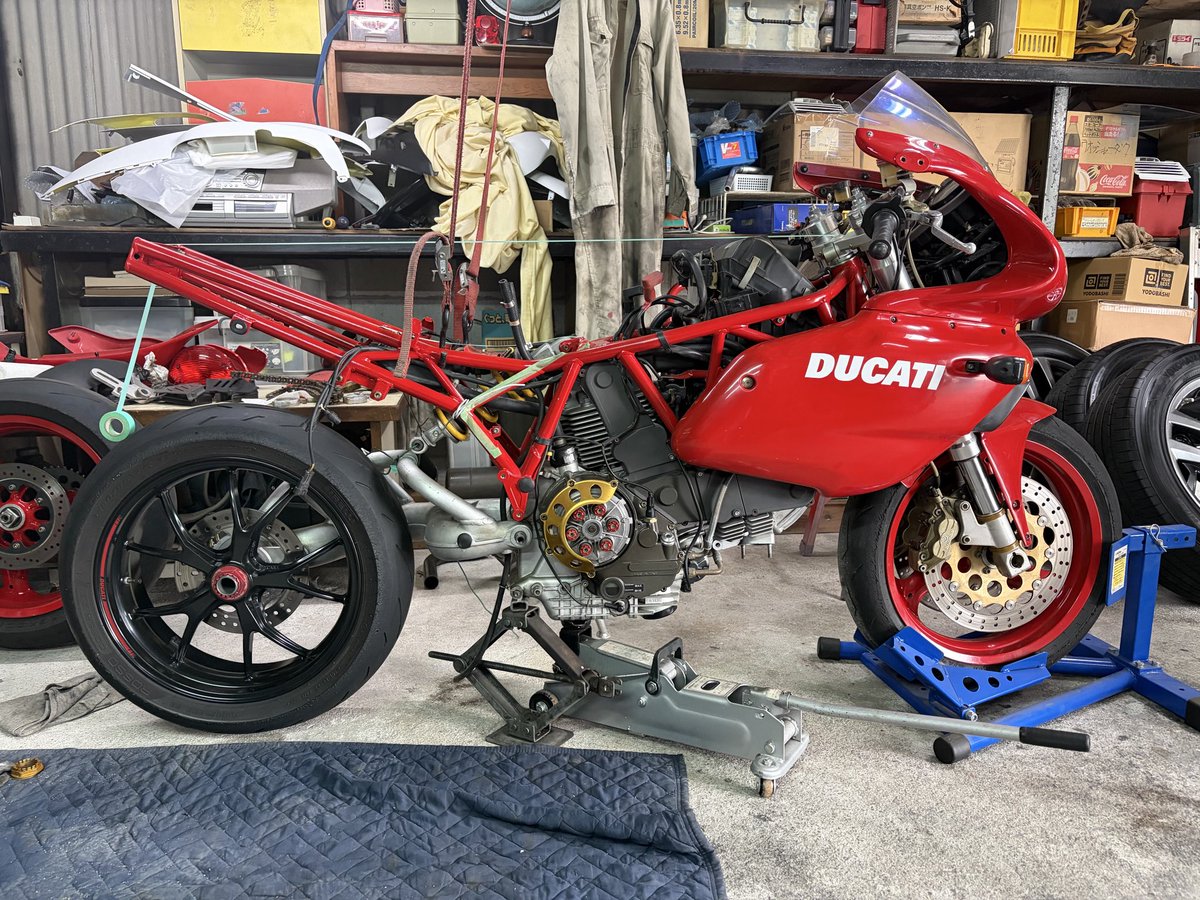 kazugarage09's tweet photo. ドゥカティSS900プロアーム化‼️
リアホイール付きました。
今からが1番の難所に着手。
#ドゥカティ
#SS900
#プロアーム化
#DIY https://t.co/1WaygmqAWP
