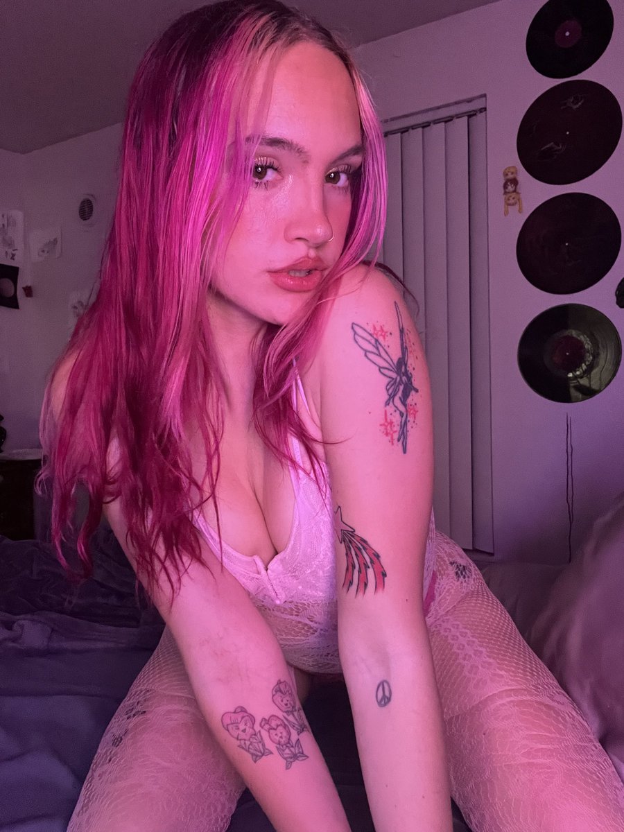 violetmooree1's tweet photo. ❤️ if u need more g00ning picss https://t.co/P2IYTYFVEs