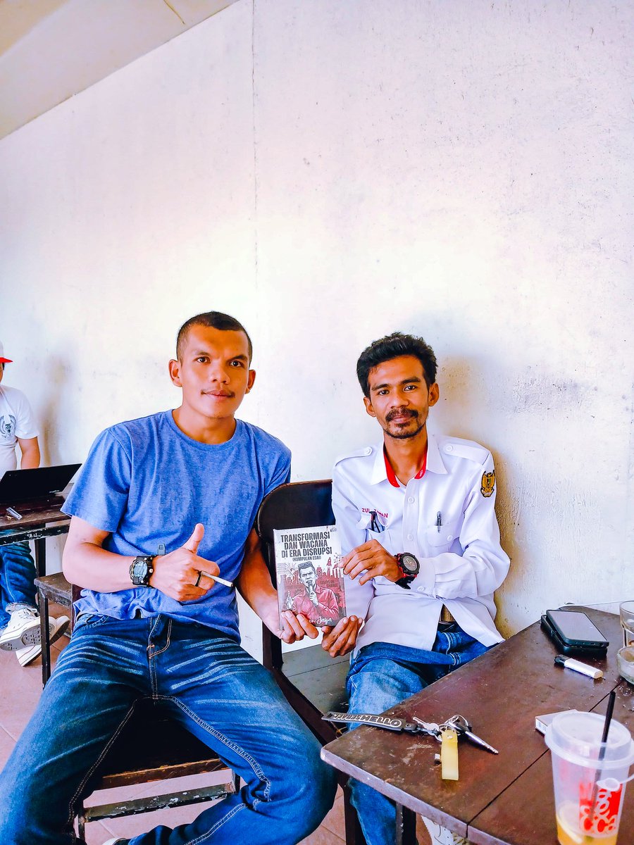 Menulis itu bukan soal hobi, bakat ataupun pintar, tapi menulis adalah perjalanan jiwa untuk mengungkapkan ekspresi yang akan jadi kenangan dan dikenang, maka menulislah agar dunia mengenangmu. 

Selamat untuk Bung Rasmin . 

#gmni #marhaenis #zulzaman