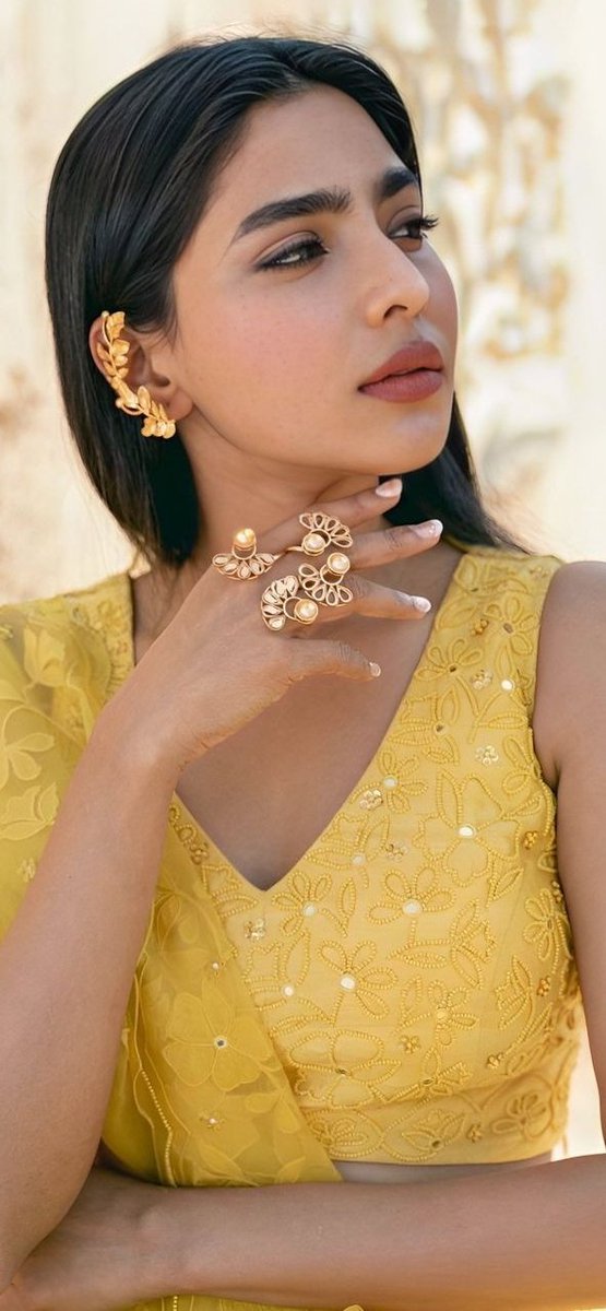 IAmKhabri69's tweet image. Famous Indian Actress And Producer #AishwaryaLekshmi 😙🖤💛💙