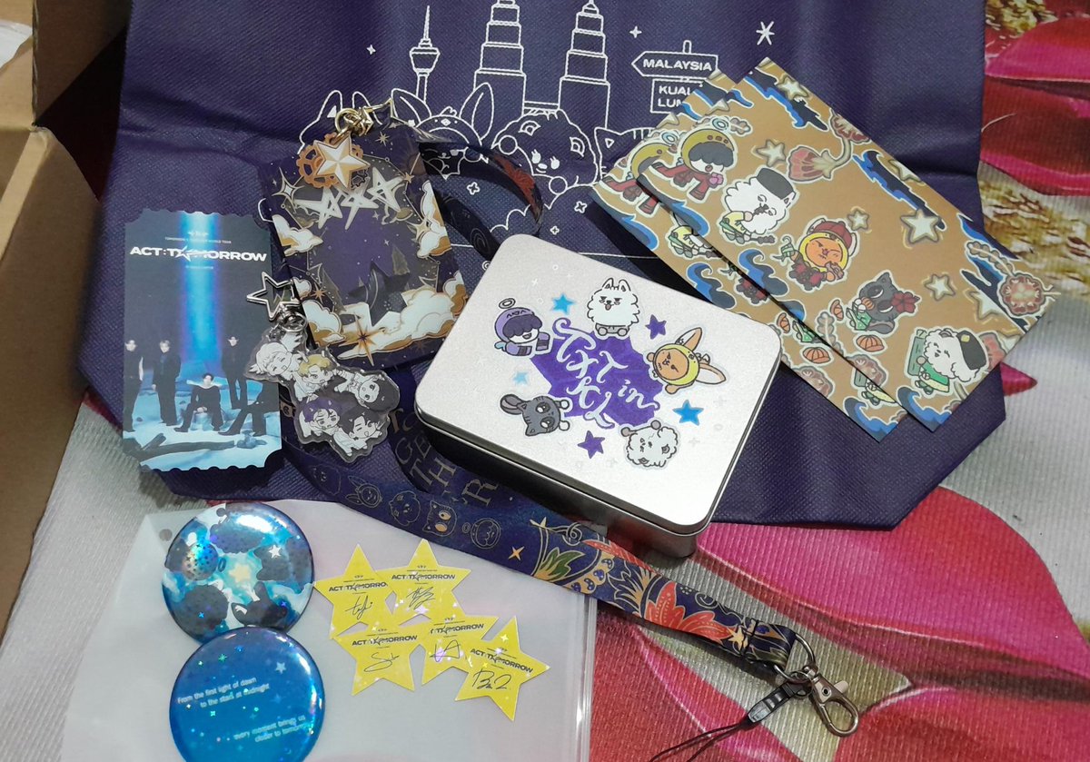 kittybbinz's tweet photo. My fankit has finally arrived!!

Thank you so much @ForTXT_MY 💙 these are absolutely adorable and i love the cute shirt as well >< Can't wait to use them soon ✨️💕 https://t.co/OCbul7jo6e
