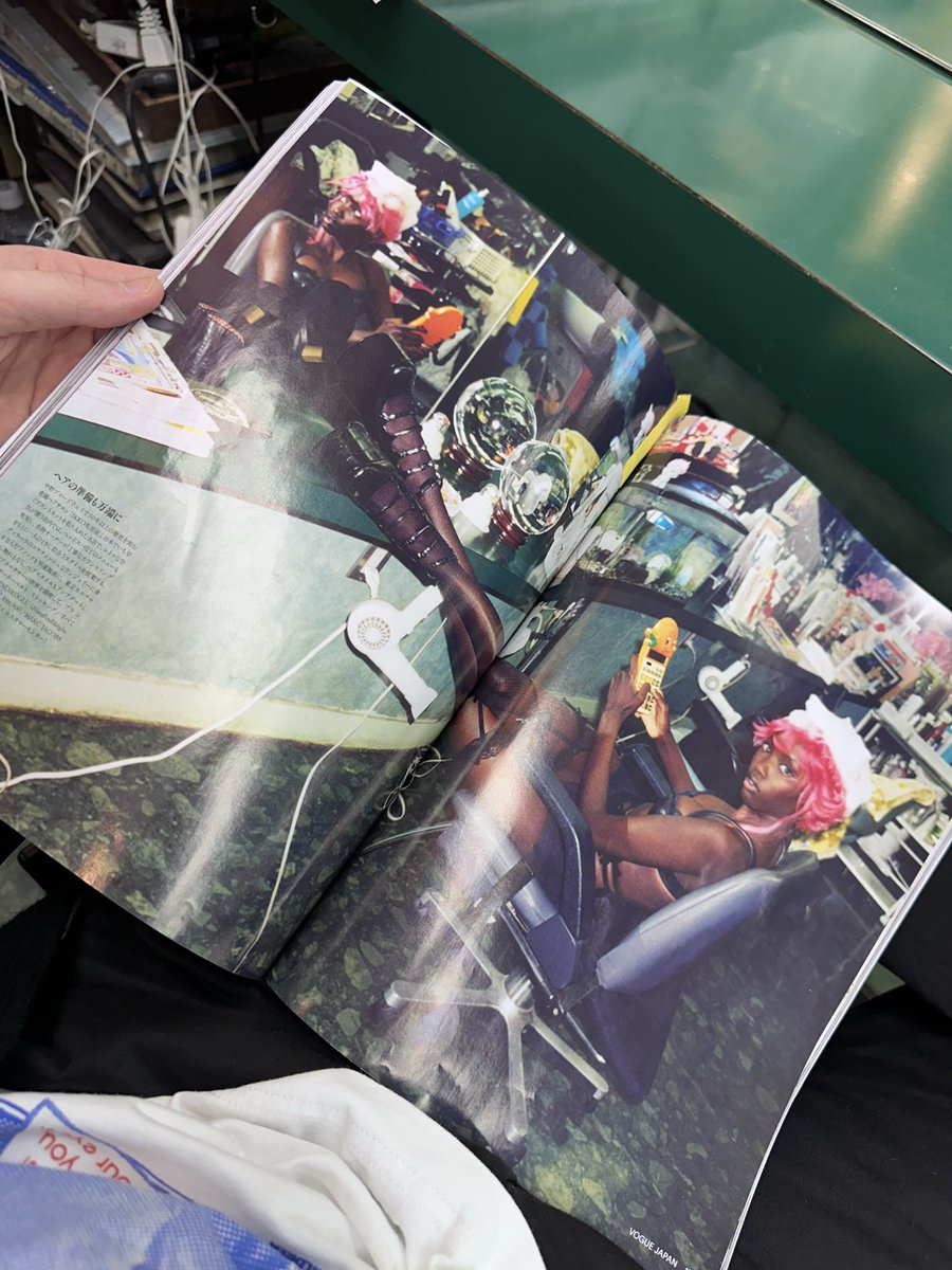 VionMulasaki's tweet image. 髪を切りに行った場所が今月の #VOGUE に載ってて少し嬉しかった😇